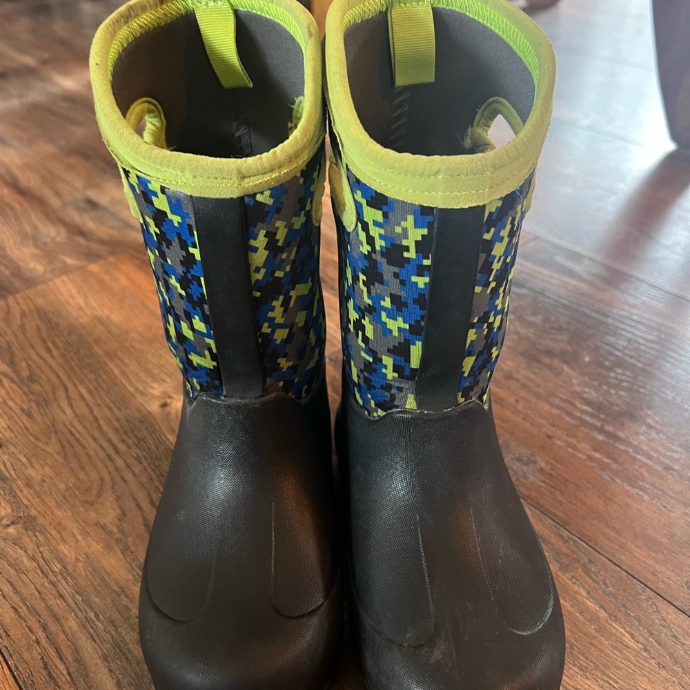 Kids Season Boots - Black and Blue